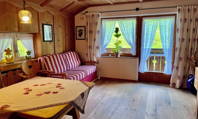 Obergrainau Apartamento | Ferienwohnung mit Tollen Bergblick. Haustierfreundlich!