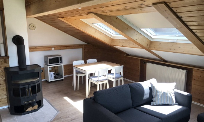 Chieming Apartamento | Ferienwohnung Nimscholz für 2 Personen mit Balkon, 48m²