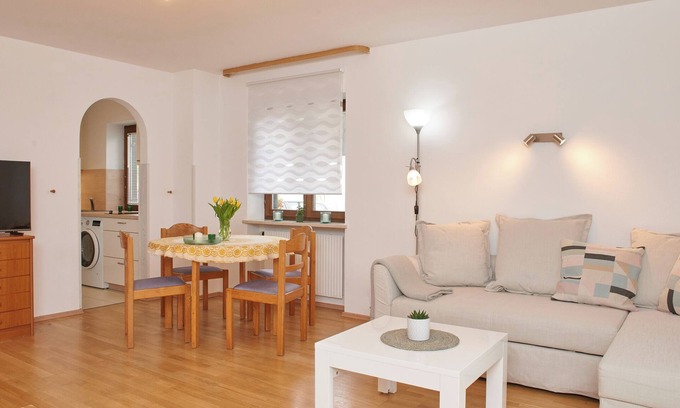 Bad Endorf Apartamento | Ferienwohnung Reckzeh 63 qm mit Terrasse und Separatem Schlafzimmer