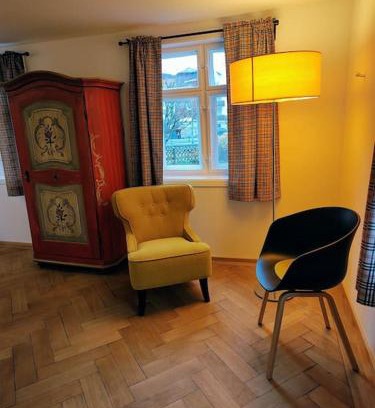 Oberstaufen Apartamento | Ferienwohnung RESL - geschmackvoll renoviert & zentral im historischen Schindelhaus