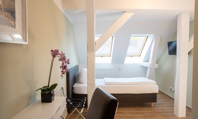 Guestrow Apartamento | Ferienwohnung "schlossblick" im Hotel am Schlosspark