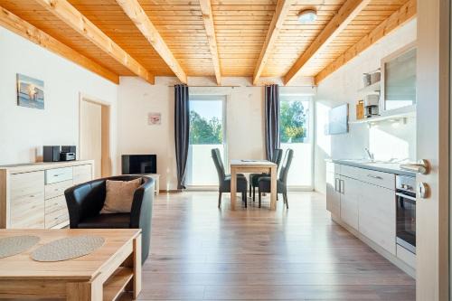 Tannenhausen Apartamento | Ferienwohnung Seepferdchen für 3 Personen am Badesee Tannenhausen