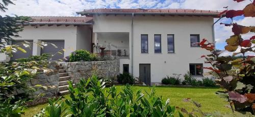 Michelsneukirchen Apartamento | Ferienwohnung Sonnenplatzl