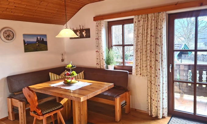 Aschau im Chiemgau Apartamento | Apartamento "Sommerflieder" de 45 metros cuadrados con dormitorio adicional y balcón