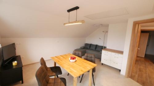 Tieschen Apartamento | Ferienwohnung Steintal