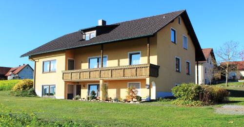 Thanstein Apartamento | Ferienwohnung Träxler