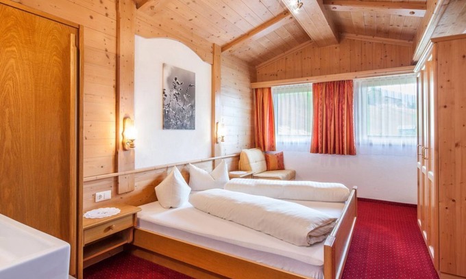 Wenns Apartamento | Ferienwohnung Tschirgant - Ferienwohnungen Lechthaler