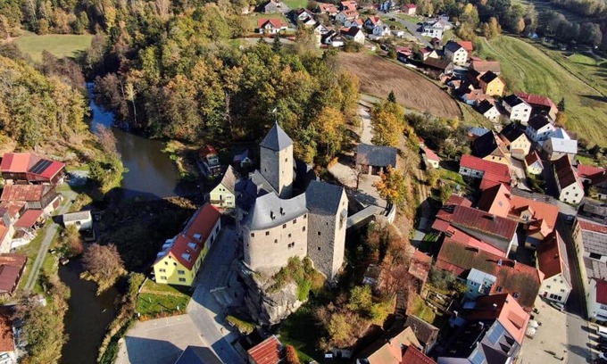 Falkenberg Apartamento | Ferienwohnung und Sommerhaus unter der Burg