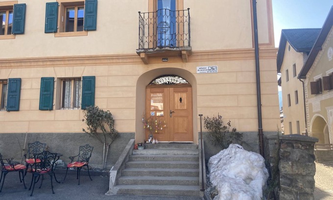 Sent Apartamento | Ferienwohnungen Chasa Werro by Interhome