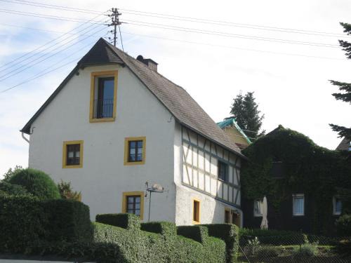 Schalkenmehren Apartamento | Ferienwohnungen Haus Hinneres