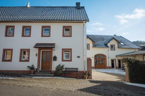 Pelm Apartamento | Ferienwohnungen Maijeschhof