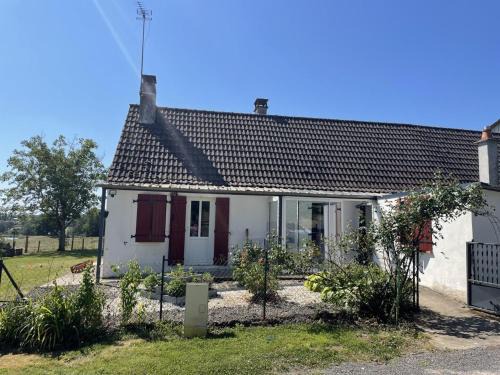 Isle-et-Bardais Casa | Ferme rénovée avec étang privé, proche de la forêt de Tronçais, idéale pour pêche et détente - FR-1-489-389