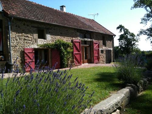 Beaune-d'Allier Casa | Fermette rénovée avec charme, 4 chambres, jardin, poêle bois, internet, animaux acceptés - FR-1-489-246