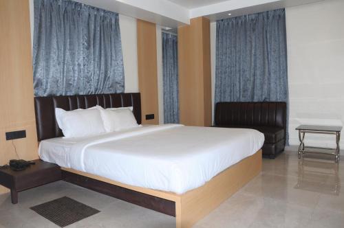 Ballygunge Hotel | Fern Inn Hotel