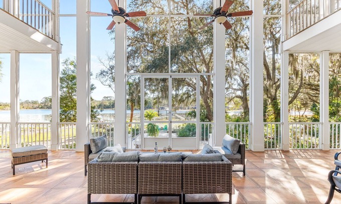 Pomona Park Casa | Fern Oak Estate: Waterfront near St Augustine FL Sleeps 32