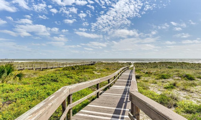 Fernandina Beach Casa | Fernandina Beach Paradise Steps to Shore!