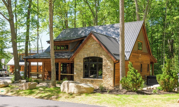 Oakland Casa | Ferndale: New, Lake Access w. Dock Slip, Hot Tub, Dogs OK