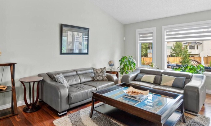 Hawkwood Apartamento | Ferngully | Backyard | Gym | Clawfoot Tub | Garage