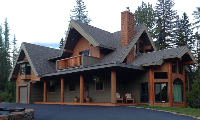 East Kootenay Chalet De Esquí | Ferniehouse - esquí en Chalet, de lujo, grandes cubiertas, Nueva Jet 80 Hot-tina,