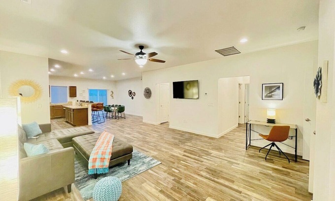 Fernley Casa | Fernley House/ 5TVs Sleeps 13/Pet OK🦮🐈