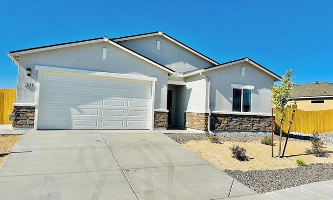 Fernley Casa | Fernley PET OK 4 Bedroom/5TVs/Sleeps11