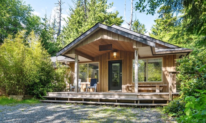 Tofino Casa | Fernwood By the Sea-N. Chesterman, Hot Tub, Surf