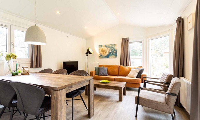 Beekbergen-Zuid Chalet De Esquí | ✓ Ferox at Recreatiepark Beekbergen ✓ Holiday home for 6 persons ✓ Located in Beekbergen (Gelderland) ✓ Holiday park on the Veluwe ✓ Book directly through the park