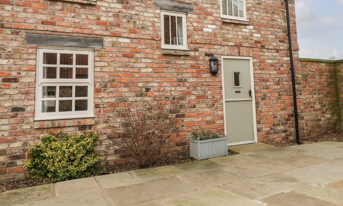Acaster Malbis Cabaña | FERRY COTTAGE 3-BED, family friendly, with a garden in Acaster Malbis