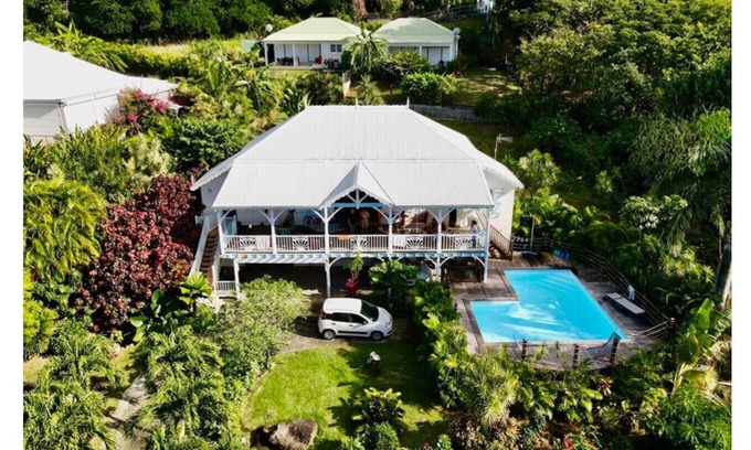 Deshaies Villa | Vista Ferry Deshaies Villa Piscina mar caribe playa 350m 10 pers.