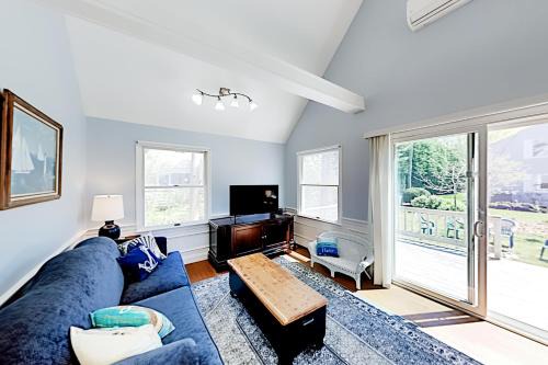 Falmouth Heights Casa | Ferry Harbor Cottage
