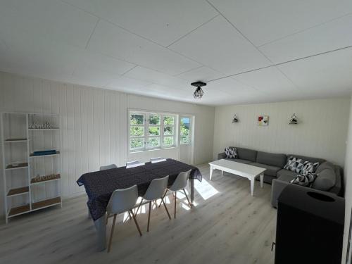 Torsken Casa | FERRYtale, cozy, spacious house on Senja