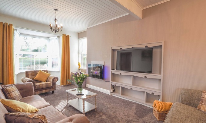 Cross Inn Cabaña | Ferwig, New Quay - Four Bedroom Cottage, Sleeps 8