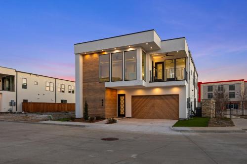 Richardson Villa | Festive Villa 1 Heart of Richardson TX 6BR 5BA