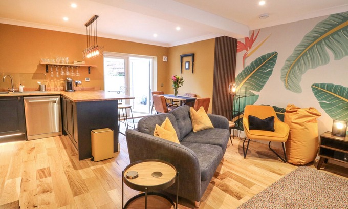 Auchterarder Cabaña | FEUS HOLIDAY COTTAGE, pet friendly, with hot tub in Auchterarder