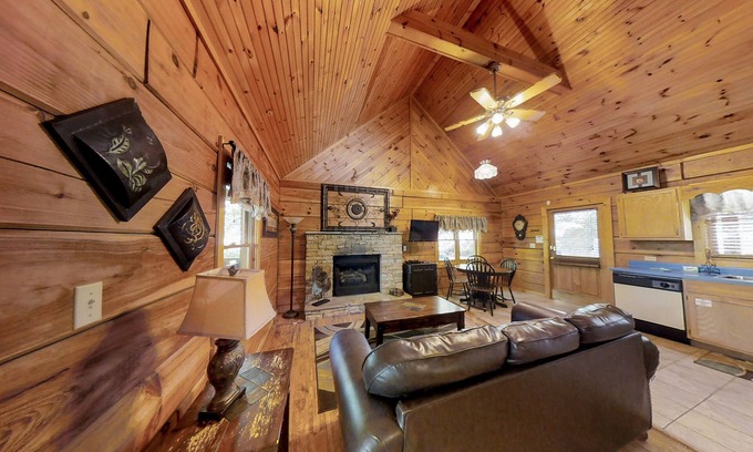 Pigeon Forge Cabina | Fever 1 Bedroom Cabin by RedAwning