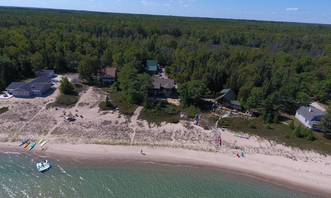 Millersburg Casa | 2020 Summer Booking up! Frente a la playa de Huron ~ Área de playa aislada / Vistas espectaculares