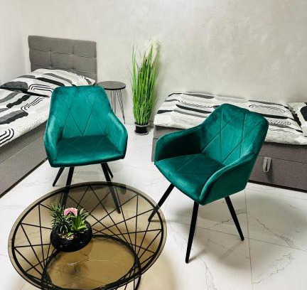 Langen Apartamento | FeWo BEE61 * Langen EXKLUSIV für 4 Personen *Vollausstattung mit Küche* inklusive TERRASSE