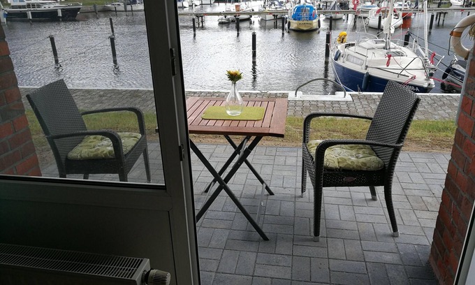 Ueckermuende Apartamento | Apartamento de vacaciones para 2 pers. "Harbour view 2" Ueckerm��nde, laguna de Szczecin, mar Báltico, directamente marina
