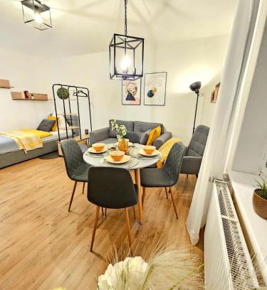 Bad Apartamento | Fewo Honey, ganze Ferienwohnung mit 3 Schlafzimmern, Waschmaschine,Businesswohnung, Monteurzimmer