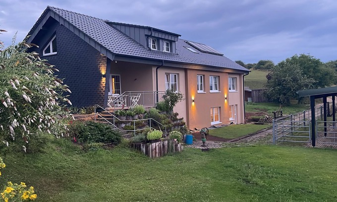 Hillesheim Apartamento | FeWo Rosenberg idyllic property to relax in the countryside