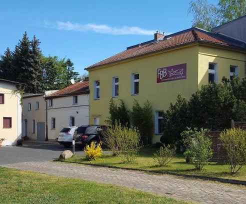 Berlin-Britz Apartamento | FEWO2-1 Zim Apart-5 Bett-Küche-Dusche WC-Parkplatz
