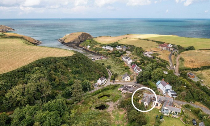Haverfordwest Casa | Ffesant, Holiday Property Abercastle, Sleeps 4, 2 bedrooms, bathrooms
