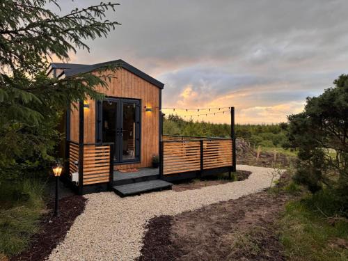 Fivemilebourne Apartamento | Fiadh Rua Cabin - with Private Outdoor Hottub Pet Friendly
