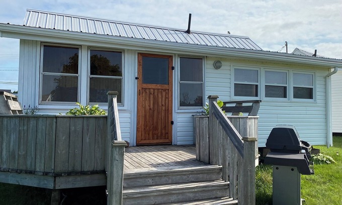Saint Peters Bay Cabaña | Fiddlehead Cottage on the Bay. Water view, bayside gazebo, trail access, beaches