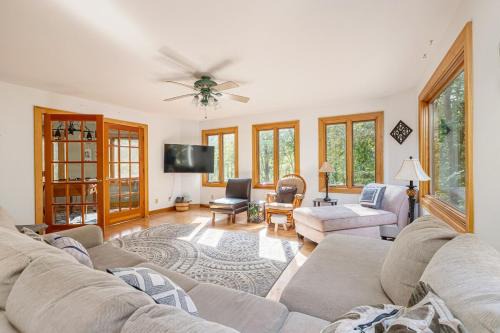 Murphysboro Casa | Fiddler on the Ridge-Woods, Wine and Wellness