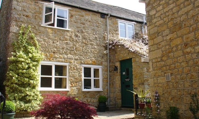 Beaminster Cabaña | FIDDLESTICKS COTTAGE, pet friendly in Beaminster