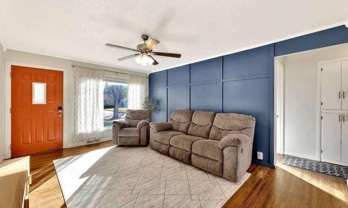 Wichita Casa | *Fido's Favorite* 2BD/1Bath ~Fully Fenced Retreat~