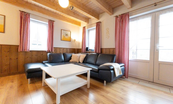 Niederberndorf Casa | Field barn - left -