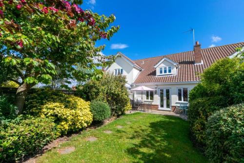 Reydon Casa | Field End