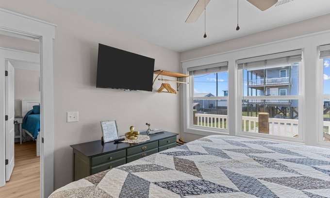 North Topsail Beach Casa | Field of Dreams #177 - 3BD Beach Cottage, Pet-Friendly & Steps from the Ocean